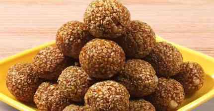 ਸਰਦੀਆਂ ਦੇ ਮੌਸਮ ‘ਚ ਤਿਲਾਂ ਦੇ ਲੱਡੂ ਖਾਣਾ ਹੈ ਬਹੁਤ ਹੀ ਫਾਇਦੇਮੰਦ, ਕਈ ਬਿਮਾਰੀਆਂ ਤੋਂ ਕਰਦੇ ਹਨ ਬਚਾਅ